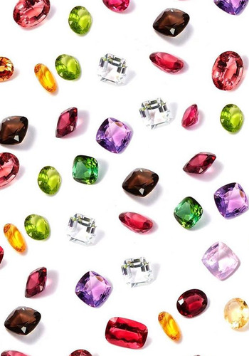 Lisa Eldridge releases a collection of jewelry