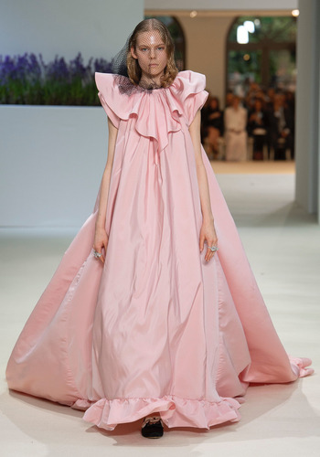 Giambattista Valli Fall 2018 Couture