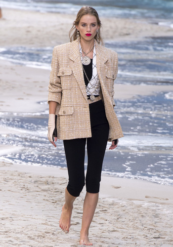 Paris Fashion Week: Chanel RTW Spring 2019 show report