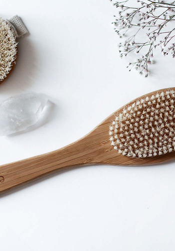 How a regular dry brush can change your body in just 5 minutes a day