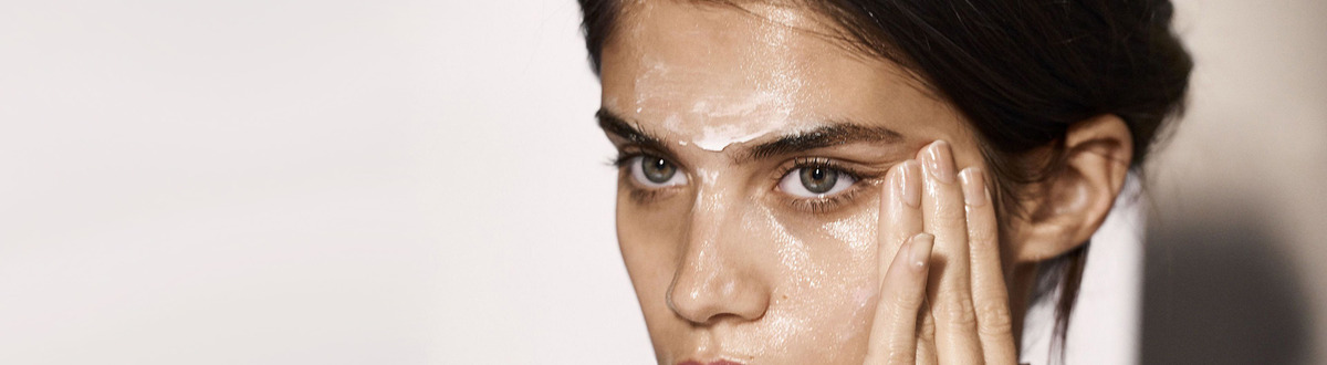 How can you protect your face skin in fall and winter?