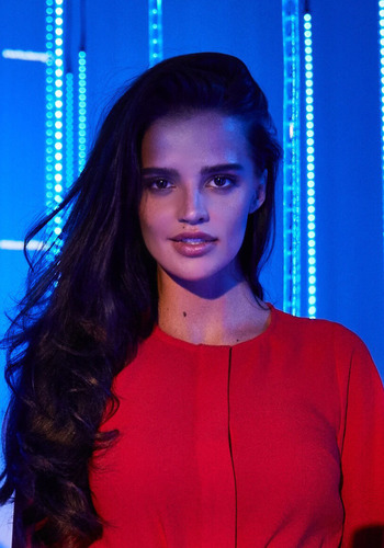 The new Estée Lauder campaign featuring Anna Andres